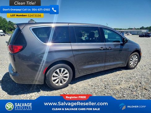 Used 2017 Chrysler Pacifica Touring w/ Tire & Wheel Group FWD image 4