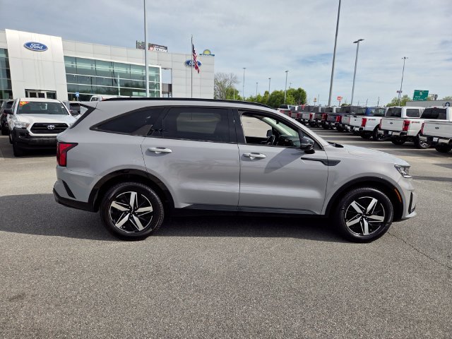 Used 2023 Kia Sorento EX w/ Panoramic Sunroof Package FWD image 11