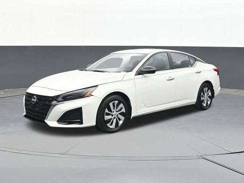 Used 2024 Nissan Altima 2.5 S image 5