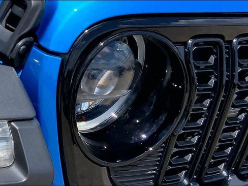 Used 2024 Jeep Wrangler Unlimited AWD/4WD image 28