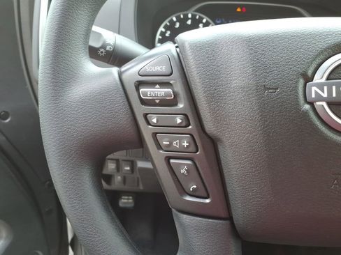 Used 2025 Nissan Frontier SV AWD/4WD image 18