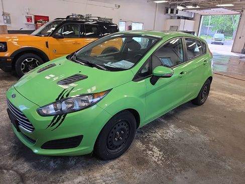 Used 2014 Ford Fiesta SE w/ Comfort Package FWD image 2