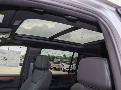 New 2026 GMC Yukon XL Denali w/ Sun & Power Step Package AWD/4WD image 11