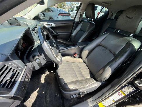 Used 2013 Lexus CT 200h w/ Premium Pkg w/Navigation FWD image 9