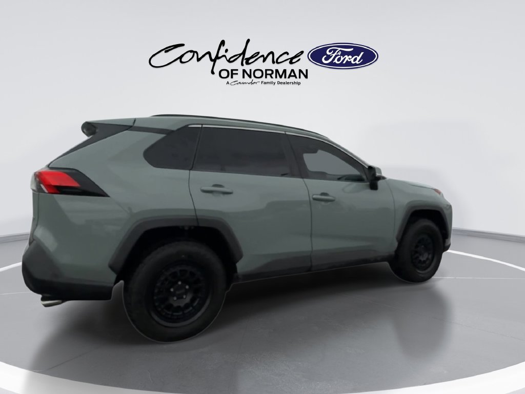 Used 2019 Toyota RAV4 XLE Premium w/ Carpet Mat Package FWD image 10