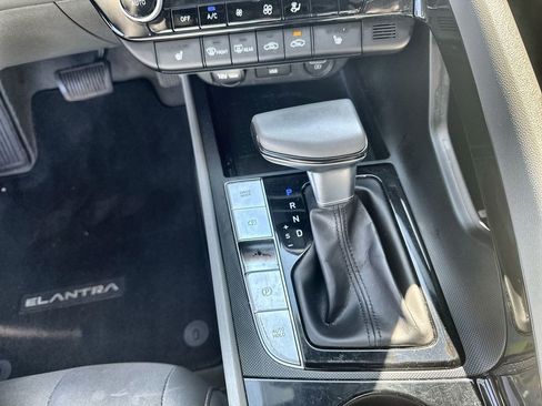 Used 2022 Hyundai Elantra SEL w/ Convenience + Premium Package image 27