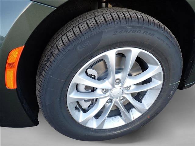 New 2027 Chrysler Pacifica Select AWD/4WD image 7