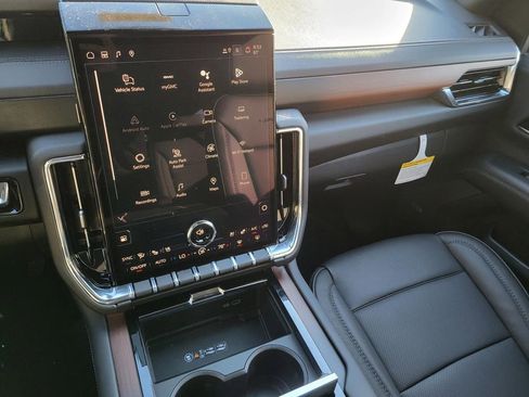 New 2026 GMC Yukon XL Denali w/ Denali Reserve Package image 11