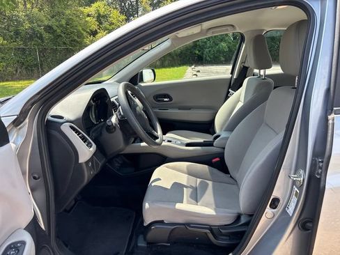 Used 2017 Honda HR-V LX image 3