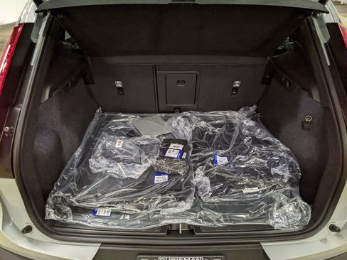 New 2026 Volvo XC40 B5 Plus w/ Protection Package Premier image 26