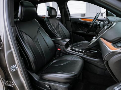 Used 2017 Lincoln MKC Reserve image 23