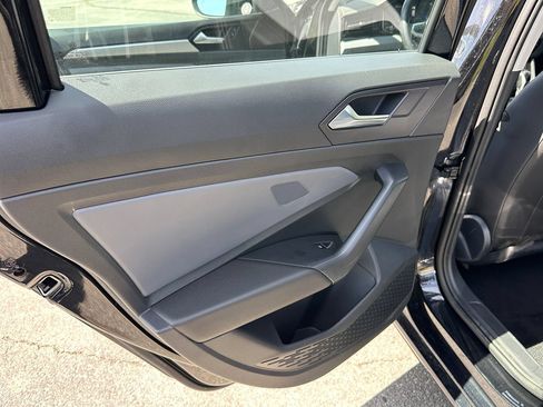 Used 2025 Volkswagen Jetta SE FWD image 29