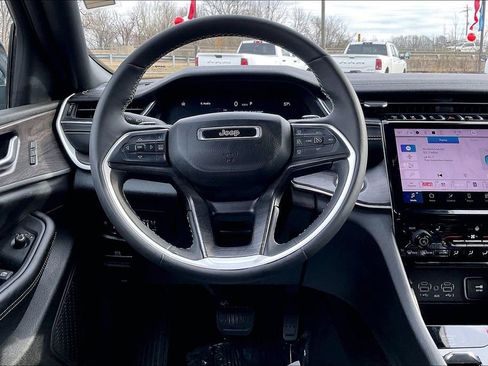 Used 2024 Jeep Grand Cherokee L Limited image 5