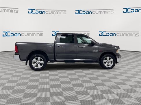 Used 2016 RAM 1500 Classic SLT w/ SLT Plus D￩cor Group image 9