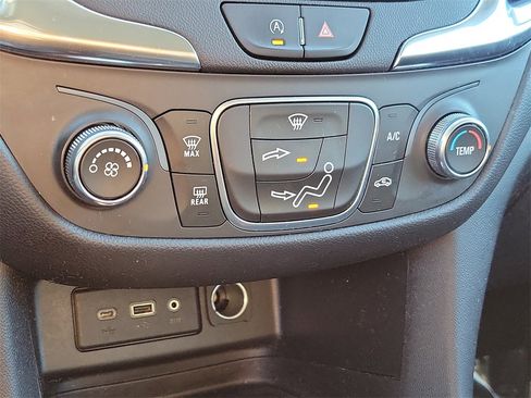 Used 2022 Chevrolet Equinox LT image 29