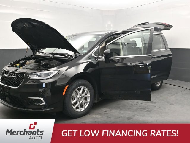 Used 2024 Chrysler Pacifica Touring-L FWD image 42