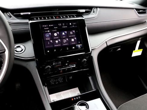 New 2025 Jeep Grand Cherokee L Laredo image 13