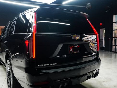 Used 2023 Cadillac Escalade V AWD/4WD image 21