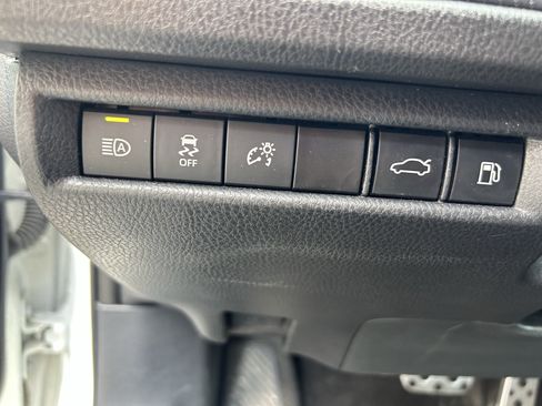 Used 2025 Toyota Camry SE FWD image 16