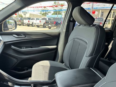 Used 2025 Jeep Grand Cherokee Laredo RWD image 15