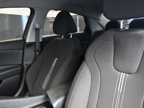 Used 2024 Hyundai Elantra Blue image 23