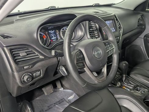 Used 2019 Jeep Cherokee Latitude Plus w/ Cold Weather Group image 11