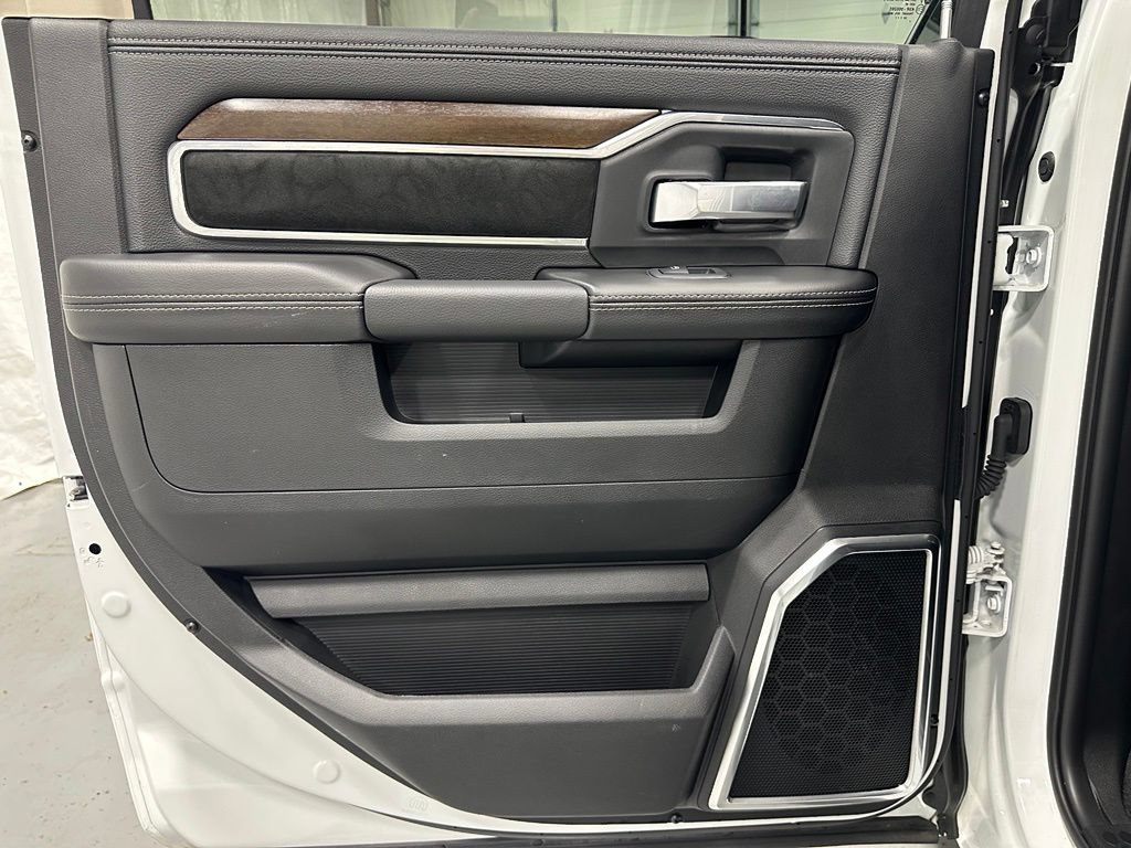 Used 2024 RAM 3500 Laramie AWD/4WD image 41