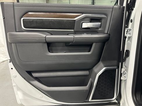 Used 2024 RAM 3500 Laramie AWD/4WD image 41