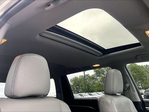 Used 2019 Toyota Highlander Limited image 22