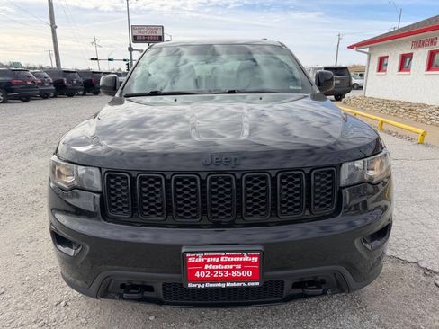 Used 2018 Jeep Grand Cherokee Laredo image 8