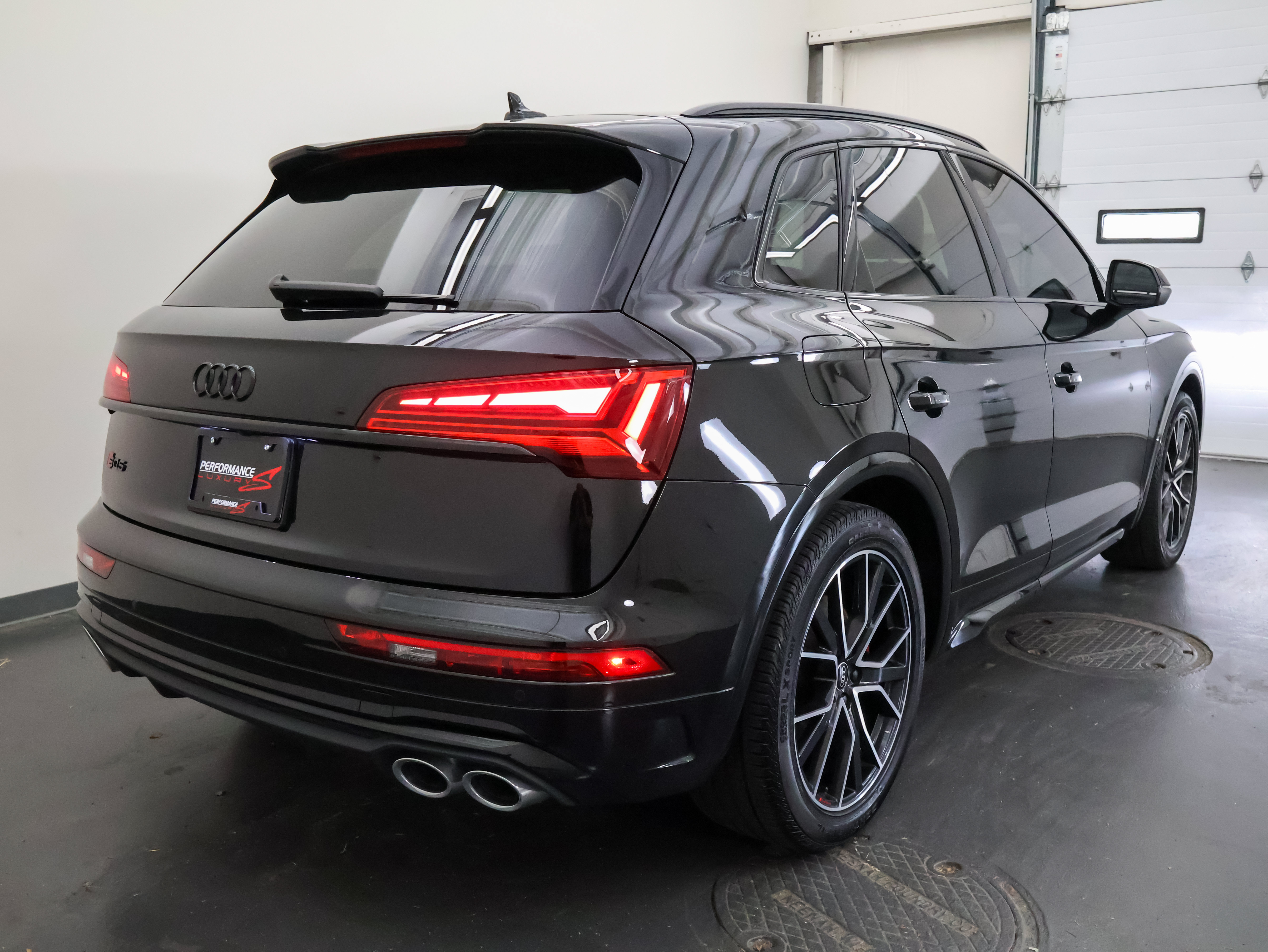 Used 2023 Audi SQ5 Premium Plus w/ Premium Plus Package AWD/4WD image 3