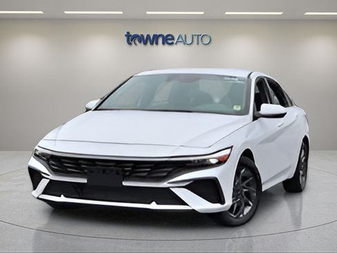 Used 2024 Hyundai Elantra SEL FWD image 10