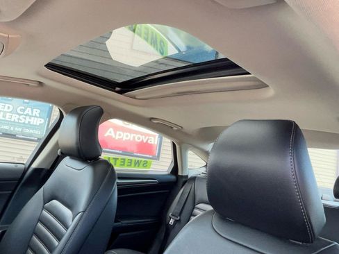 Used 2019 Ford Fusion SEL FWD image 18