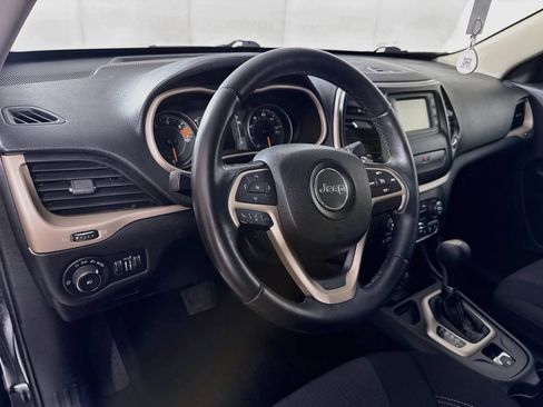 Used 2016 Jeep Cherokee Latitude FWD image 9
