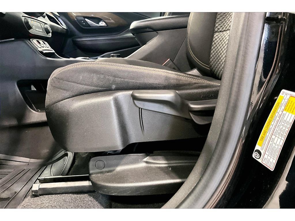Used 2020 GMC Terrain SLE FWD image 28