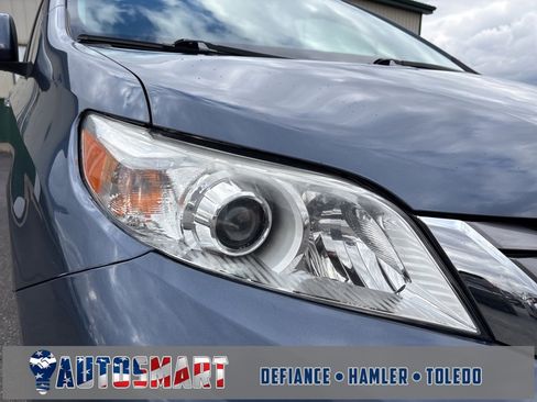 Used 2016 Toyota Sienna L image 14