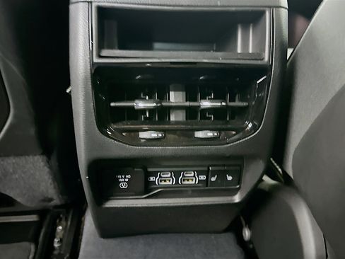 Used 2023 Jeep Grand Cherokee Limited w/ Luxury Tech Group II RWD image 26