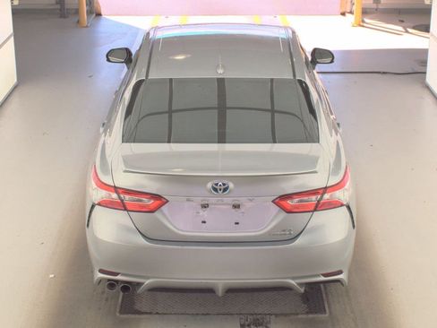 Used 2020 Toyota Camry SE FWD image 7