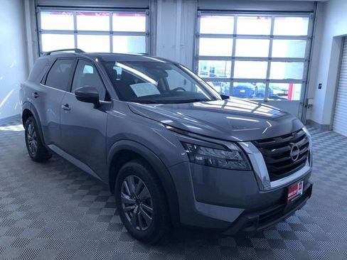 Used 2025 Nissan Pathfinder SV image 36