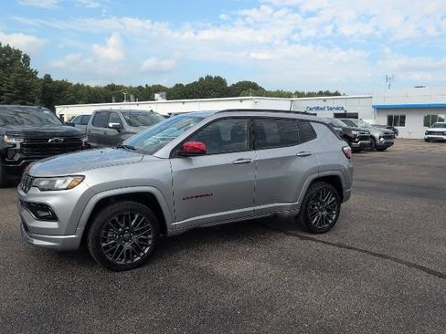 Used 2023 Jeep Compass Limited AWD/4WD image 3