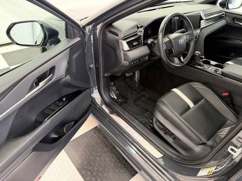 Used 2025 Toyota Camry SE AWD/4WD image 29