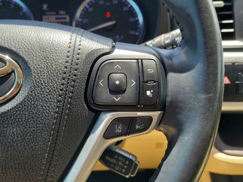 Used 2018 Toyota Highlander Limited FWD image 32
