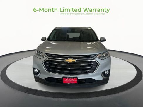 Used 2021 Chevrolet Traverse LT image 2