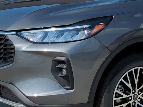 New 2025 Ford Escape SE image 10