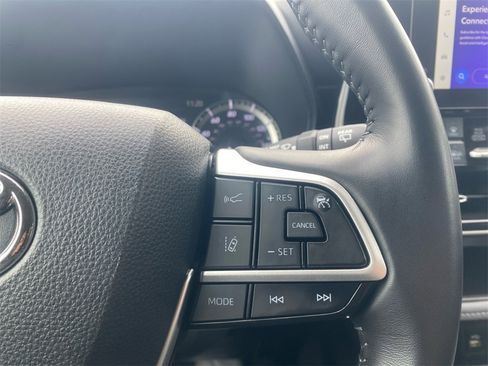 Used 2024 Toyota Highlander LE image 23