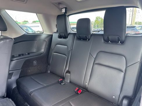 Used 2025 Nissan Pathfinder SL AWD/4WD image 16