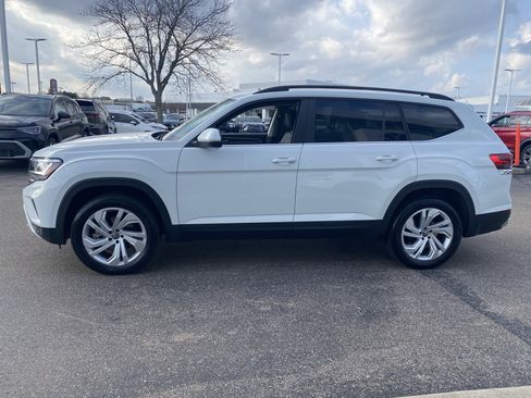 Certified 2023 Volkswagen Atlas SE image 4