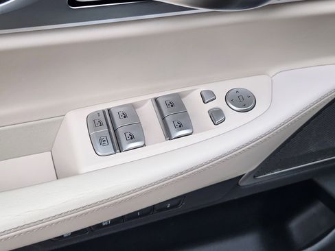 Used 2020 BMW 740i w/ Premium Package image 24