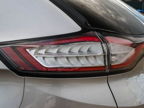 Used 2015 Ford Edge SE image 11