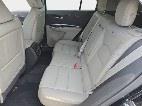 Used 2020 Cadillac XT4 Luxury w/ Cold Weather Package FWD image 16
